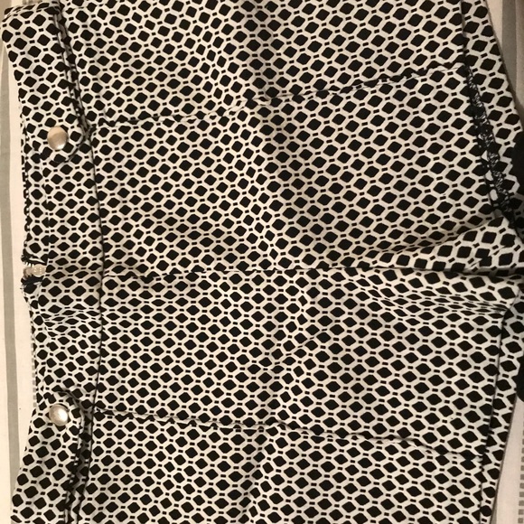 Diamond-Patterned Shorts - Picture 2 of 7